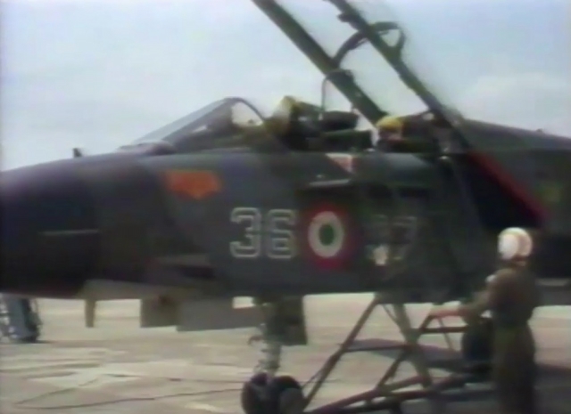 Mariangiola Castrovilli Sul Tornado nellAeroporto Militare di Gioia del Colle nel 1985