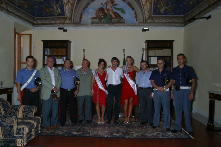 Estate 2003 Pietro Anzellini e Gianni Bugno nel Comune di Tarquinia con il Vice Sindaco Sergio Benedetti e le autorità